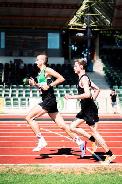 Steffen Hannich (VfL Wolfsburg) und Paul-Simon Reiss (Hannover 96) ueber 5000m am 03.07.2022 waehrend den NLV+BLV Leichtathletik-Landesmeisterschaften im Jahnstadion in Goettingen (Tag 1)